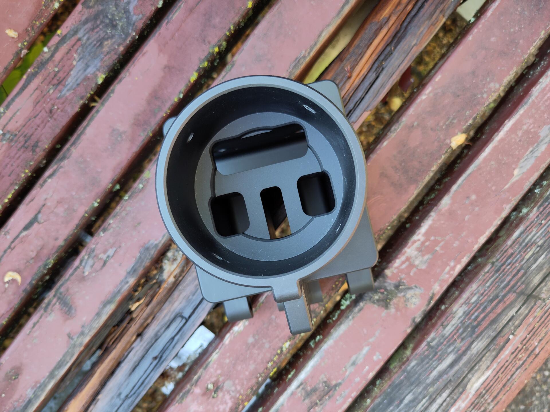 A photo of an Elliot mast base from top